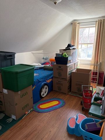 112 Marlboro Rd, Southborough, MA 01772