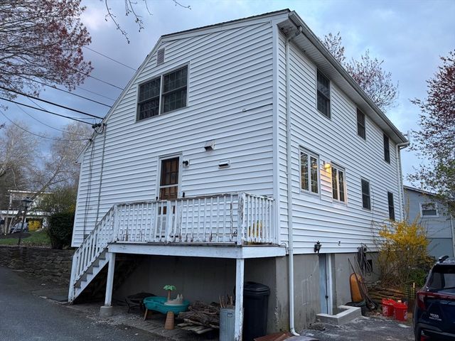 112 Marlboro Rd, Southborough, MA 01772