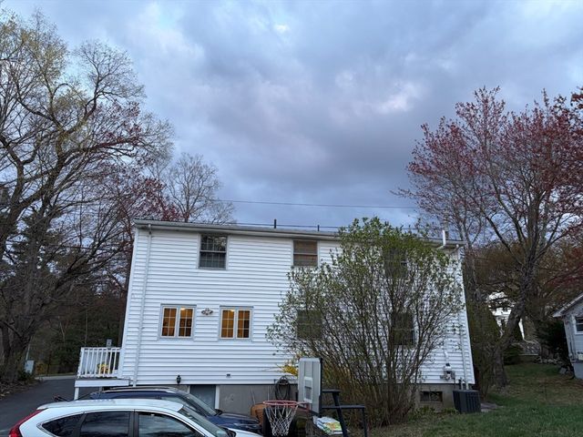 112 Marlboro Rd, Southborough, MA 01772