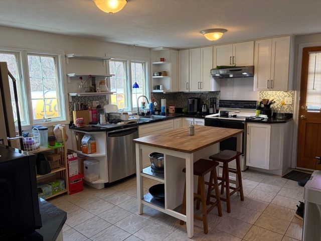 112 Marlboro Rd, Southborough, MA 01772