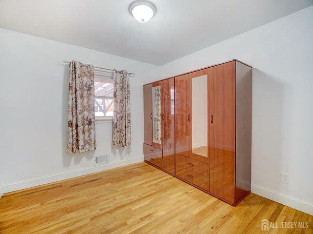 17 Thelma Court, Colonia, NJ 07067