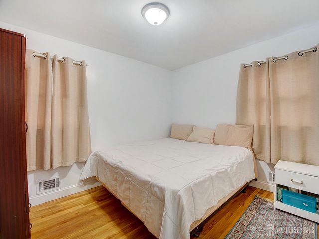 17 Thelma Court, Colonia, NJ 07067