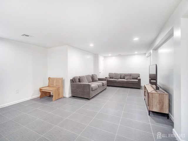 17 Thelma Court, Colonia, NJ 07067