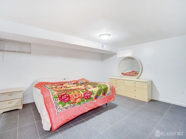 17 Thelma Court, Colonia, NJ 07067