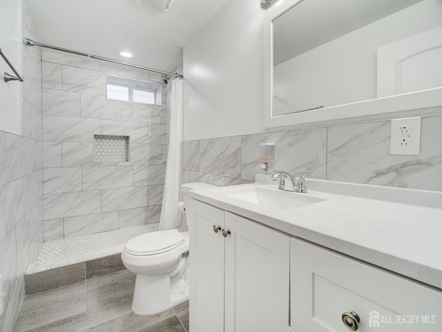 17 Thelma Court, Colonia, NJ 07067