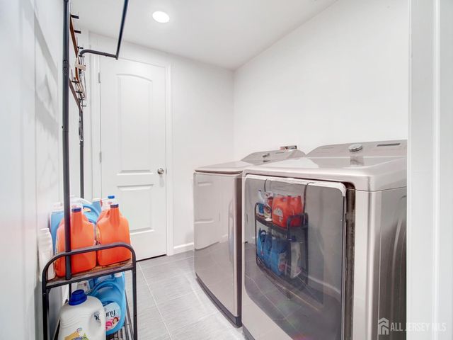 17 Thelma Court, Colonia, NJ 07067