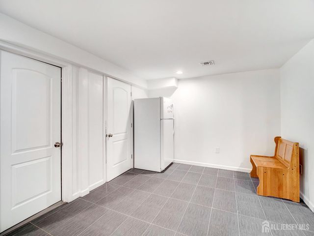 17 Thelma Court, Colonia, NJ 07067