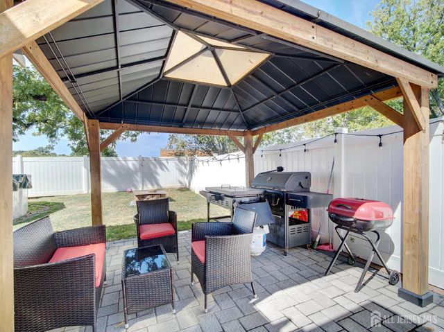 17 Thelma Court, Colonia, NJ 07067