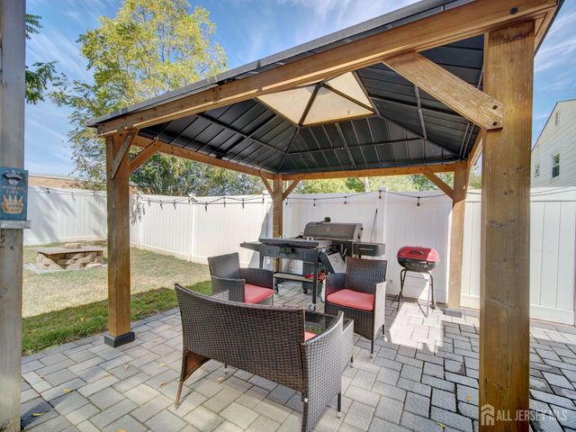 17 Thelma Court, Colonia, NJ 07067