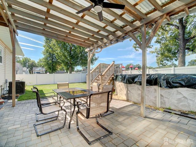 17 Thelma Court, Colonia, NJ 07067