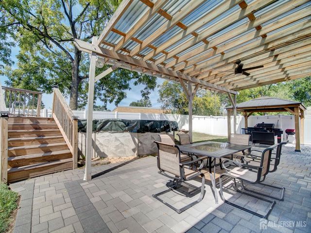 17 Thelma Court, Colonia, NJ 07067