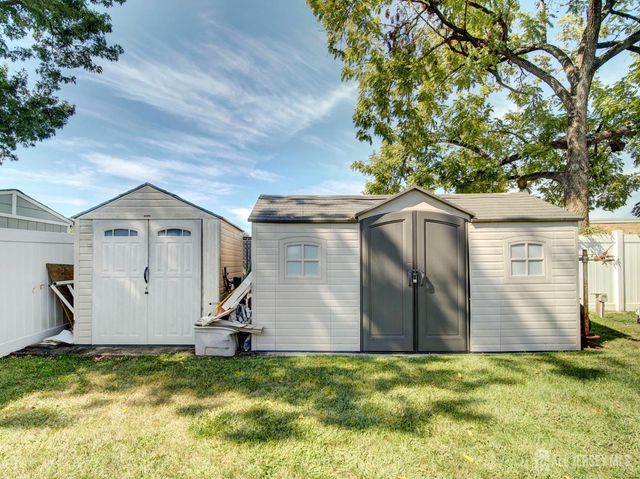 17 Thelma Court, Colonia, NJ 07067