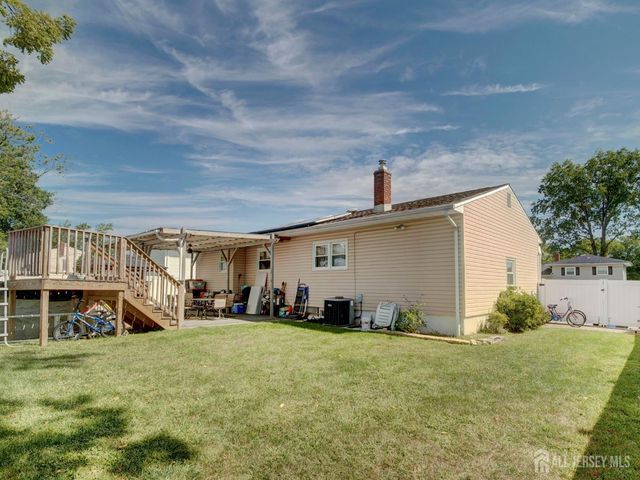 17 Thelma Court, Colonia, NJ 07067