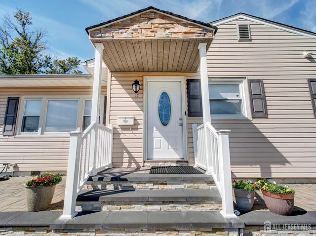 17 Thelma Court, Colonia, NJ 07067