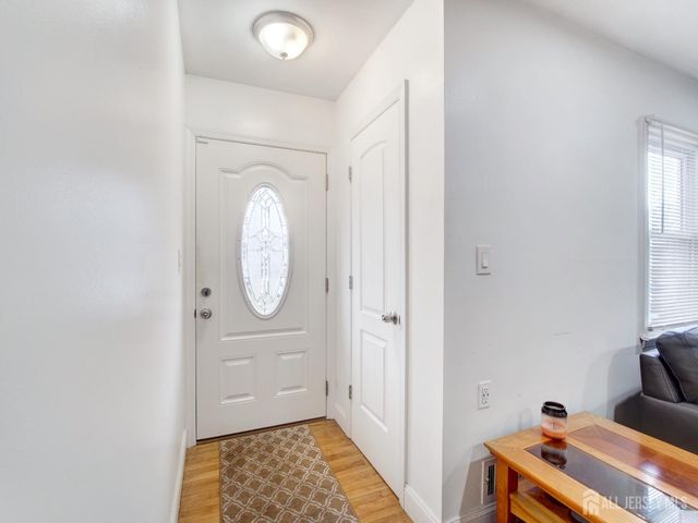 17 Thelma Court, Colonia, NJ 07067