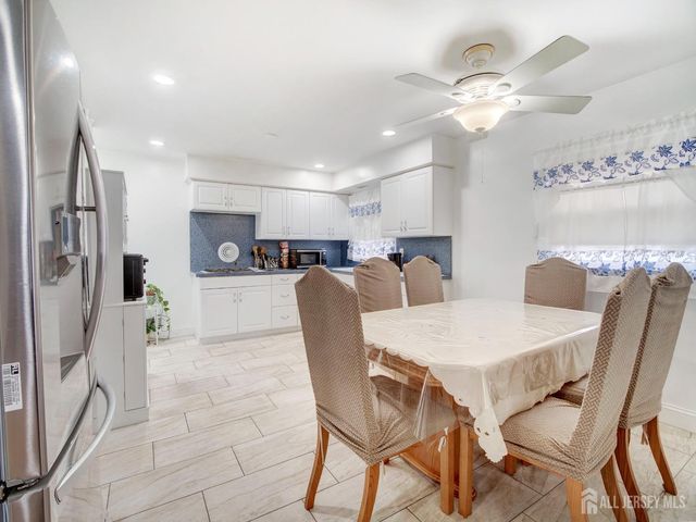 17 Thelma Court, Colonia, NJ 07067