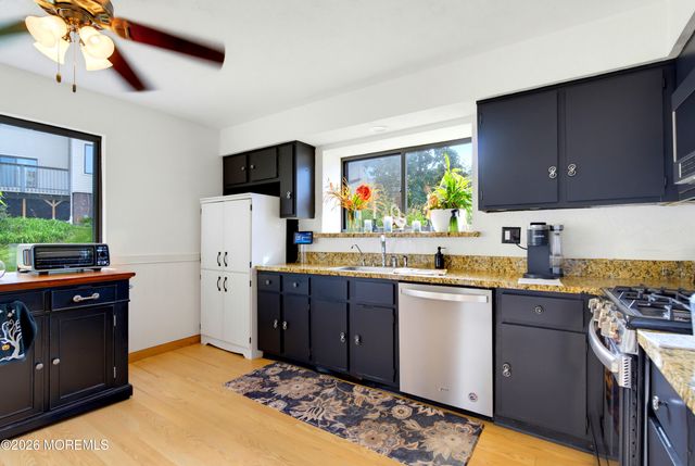 14 Oxford Lane, Middletown, NJ 07748