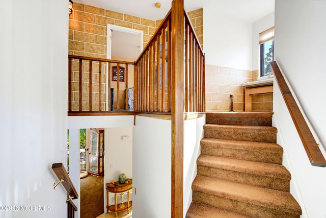 14 Oxford Lane, Middletown, NJ 07748