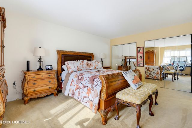 14 Oxford Lane, Middletown, NJ 07748