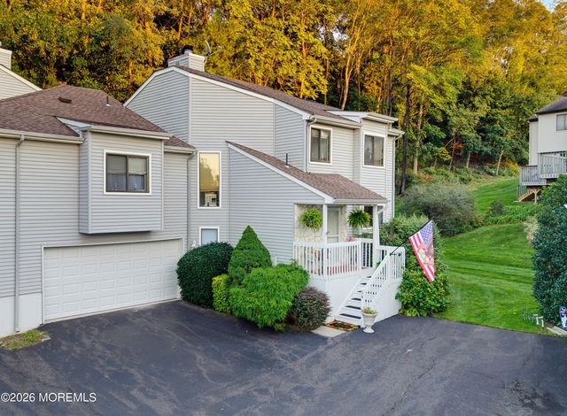 14 Oxford Lane, Middletown, NJ 07748