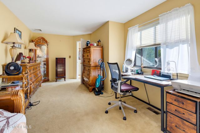 14 Oxford Lane, Middletown, NJ 07748
