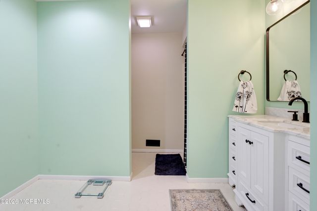 14 Oxford Lane, Middletown, NJ 07748