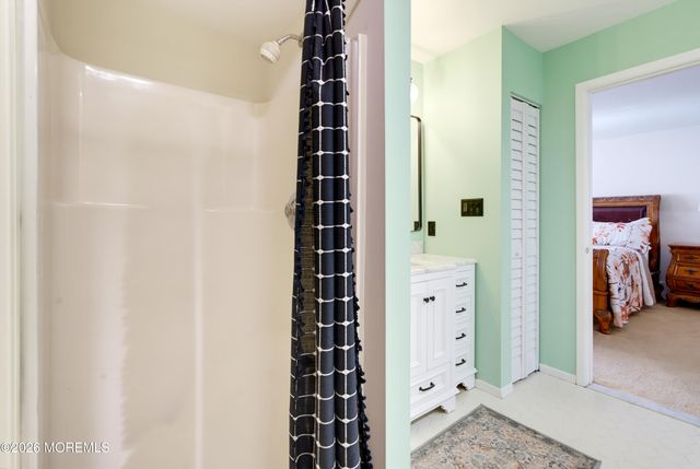 14 Oxford Lane, Middletown, NJ 07748
