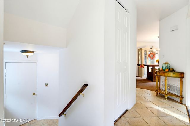 14 Oxford Lane, Middletown, NJ 07748