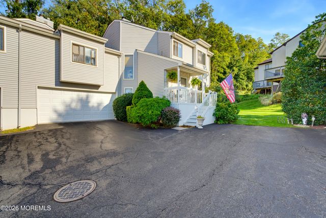 14 Oxford Lane, Middletown, NJ 07748