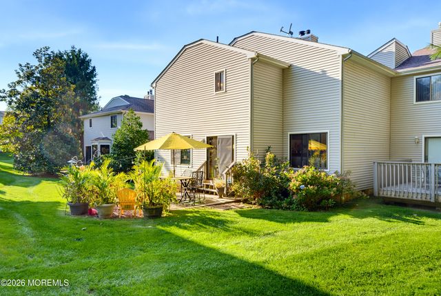 14 Oxford Lane, Middletown, NJ 07748