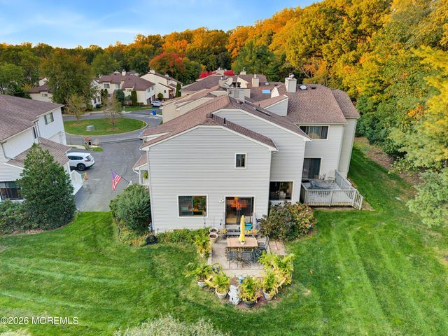 14 Oxford Lane, Middletown, NJ 07748