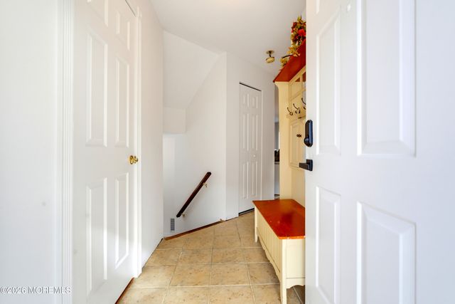 14 Oxford Lane, Middletown, NJ 07748