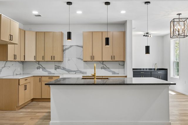 1011 S Waverly Drive, Dallas, TX 75208