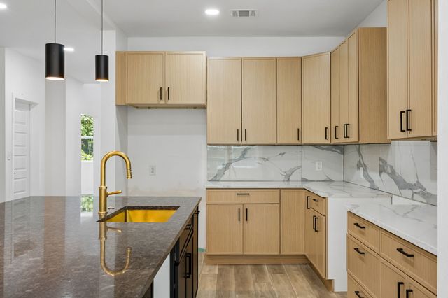 1011 S Waverly Drive, Dallas, TX 75208