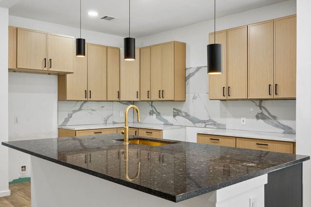 1011 S Waverly Drive, Dallas, TX 75208