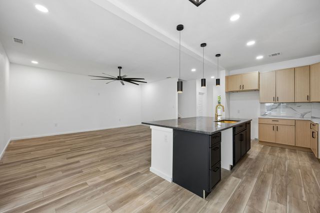 1011 S Waverly Drive, Dallas, TX 75208