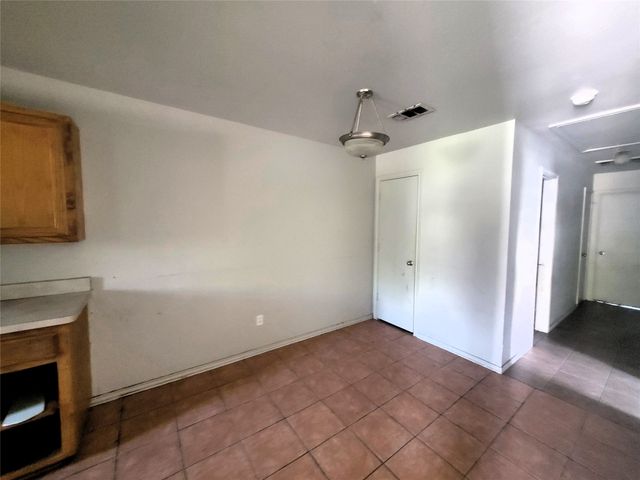 5209 Calloway Street, Sansom Park, TX 76114