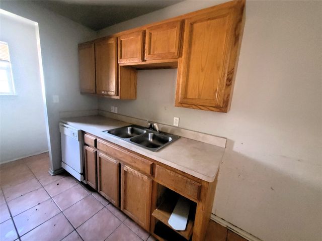 5209 Calloway Street, Sansom Park, TX 76114