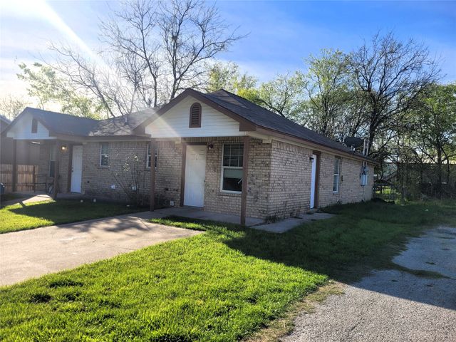 5209 Calloway Street, Sansom Park, TX 76114