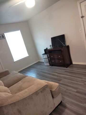 5209 Calloway Street, Sansom Park, TX 76114