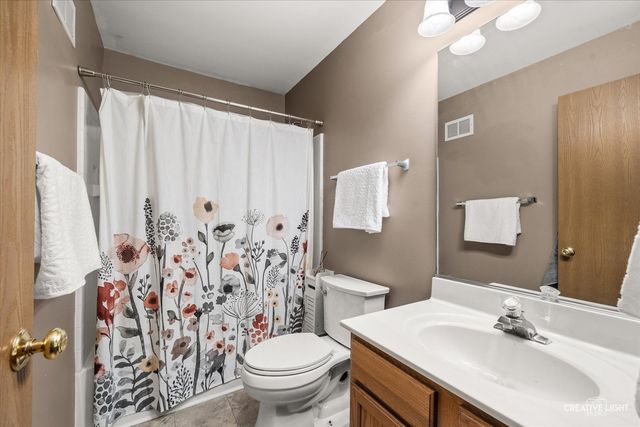 114 Presidential Boulevard, Oswego, IL 60543