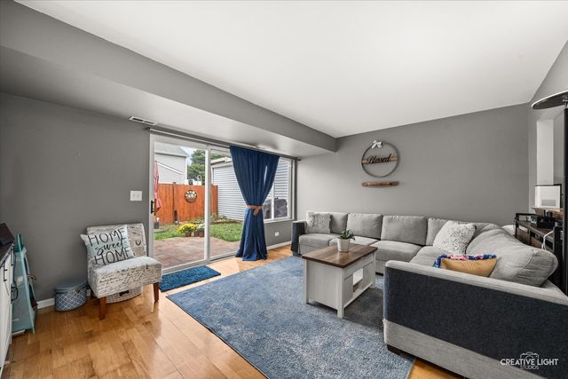 114 Presidential Boulevard, Oswego, IL 60543