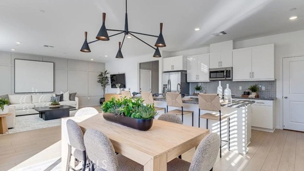 14224 Rollins Street, Hesperia, CA 92345