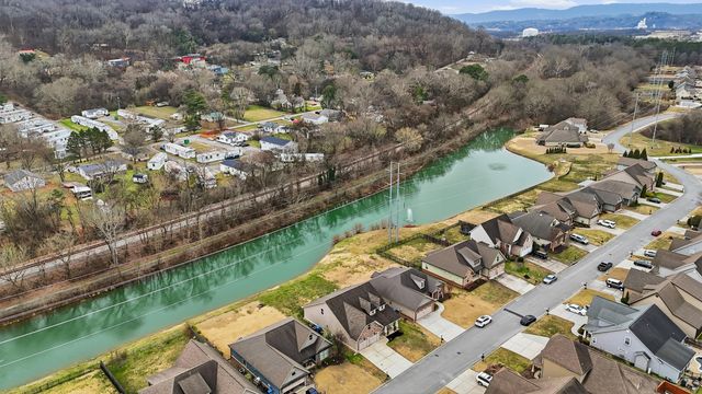 2742 Waterhaven Drive, Chattanooga, TN 37406