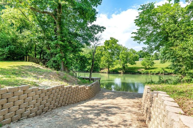 2742 Waterhaven Drive, Chattanooga, TN 37406