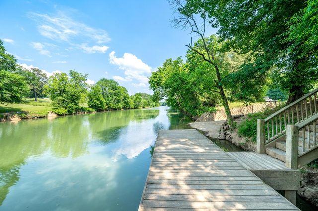 2742 Waterhaven Drive, Chattanooga, TN 37406