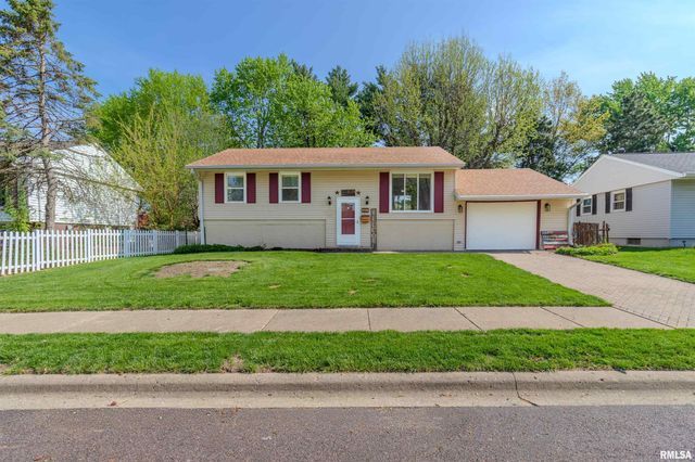 1812 COLUMBUS Drive, Pekin, IL 61554