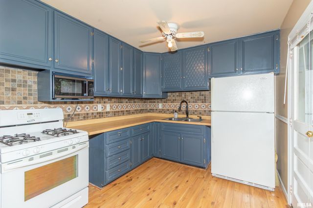1812 COLUMBUS Drive, Pekin, IL 61554