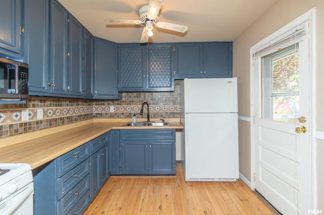 1812 COLUMBUS Drive, Pekin, IL 61554