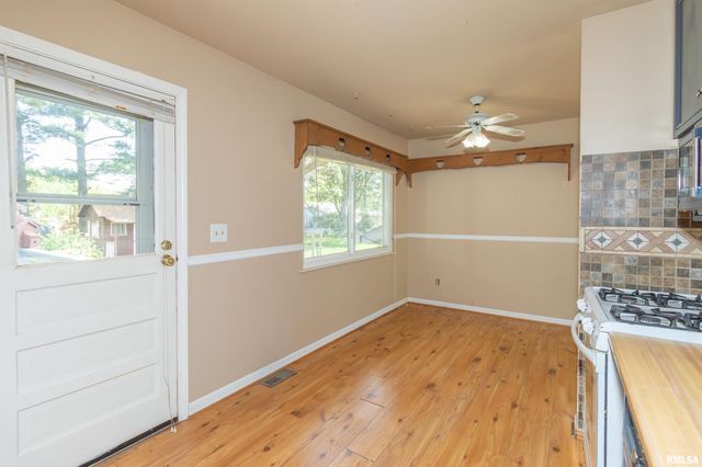 1812 COLUMBUS Drive, Pekin, IL 61554